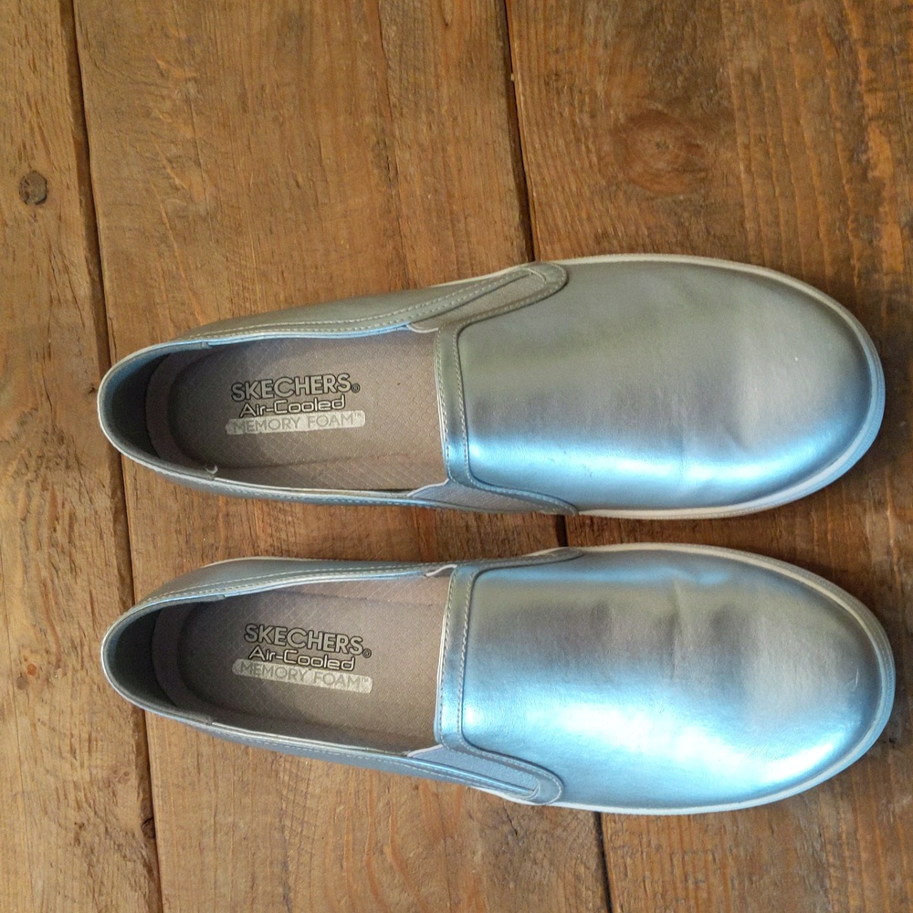 Skechers metallic sneakers 9.5 womens